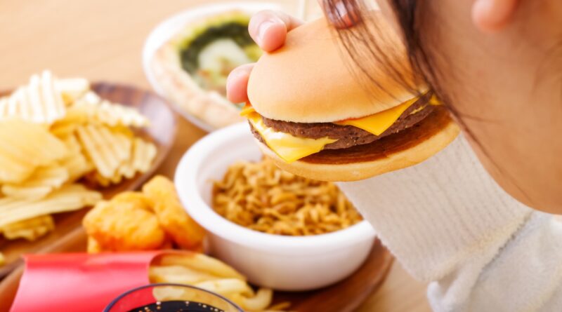Study: The relationship between consumption of highly processed foods and health-related quality of life varies by lifestyle and socioeconomic status.  Image credit: beauty-box / Shutterstock.com